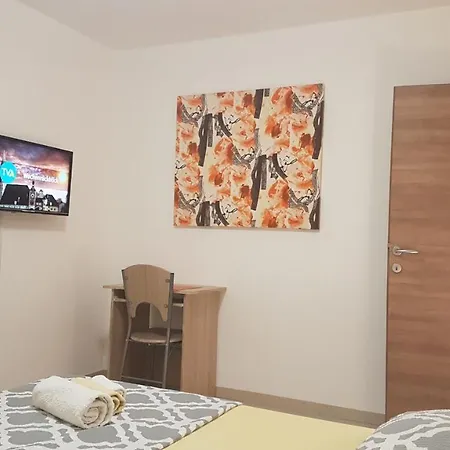 Orange Brist Apartment *