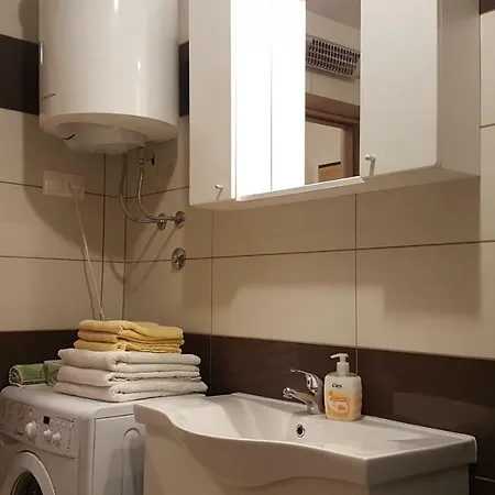 Orange Brist Apartment Pula
