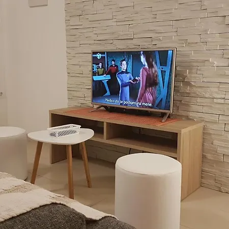 Apartment Orange Brist *