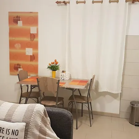 Orange Brist Apartment Pula
